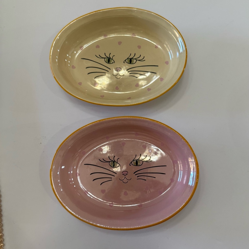 Cat face bowls. For Food and water by Castle mere pet company